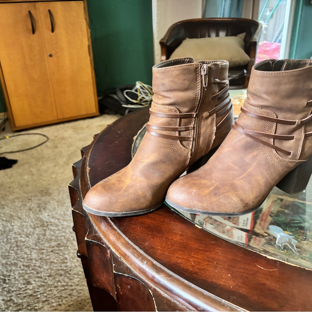 Brown Ankle Booties with Suede Texture and Casual Design